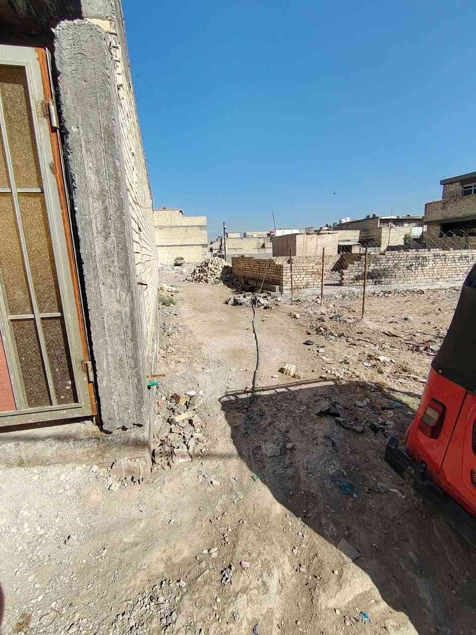 المساحه ٥٥ متر الواجهه ٤ متر بصف الركن خلف شارع ٢٠ الاخير السعر ١٥
***********
