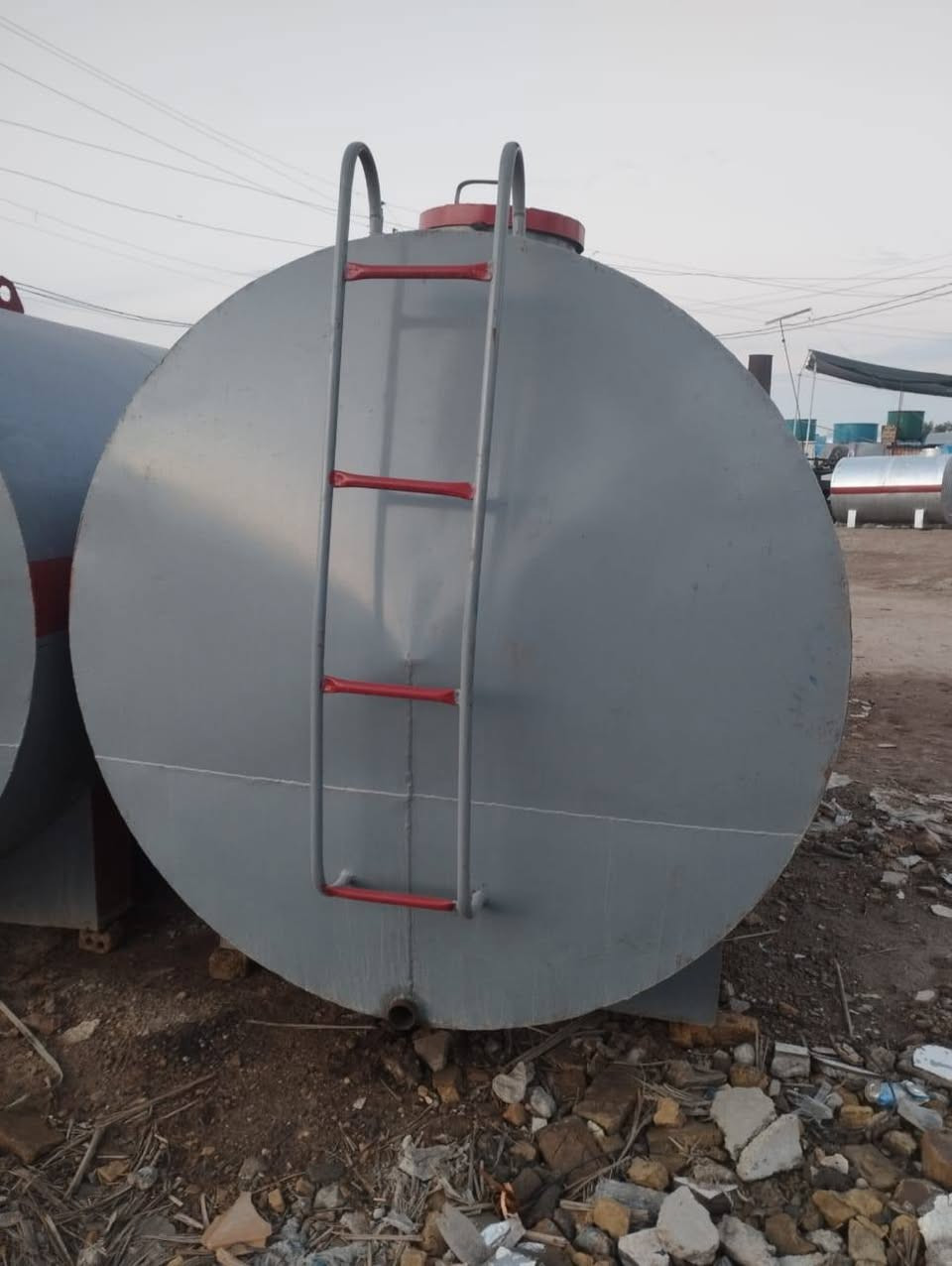 تانكيات خزن لبيع سعه ١٠الف و٥الف هاتف ***********
