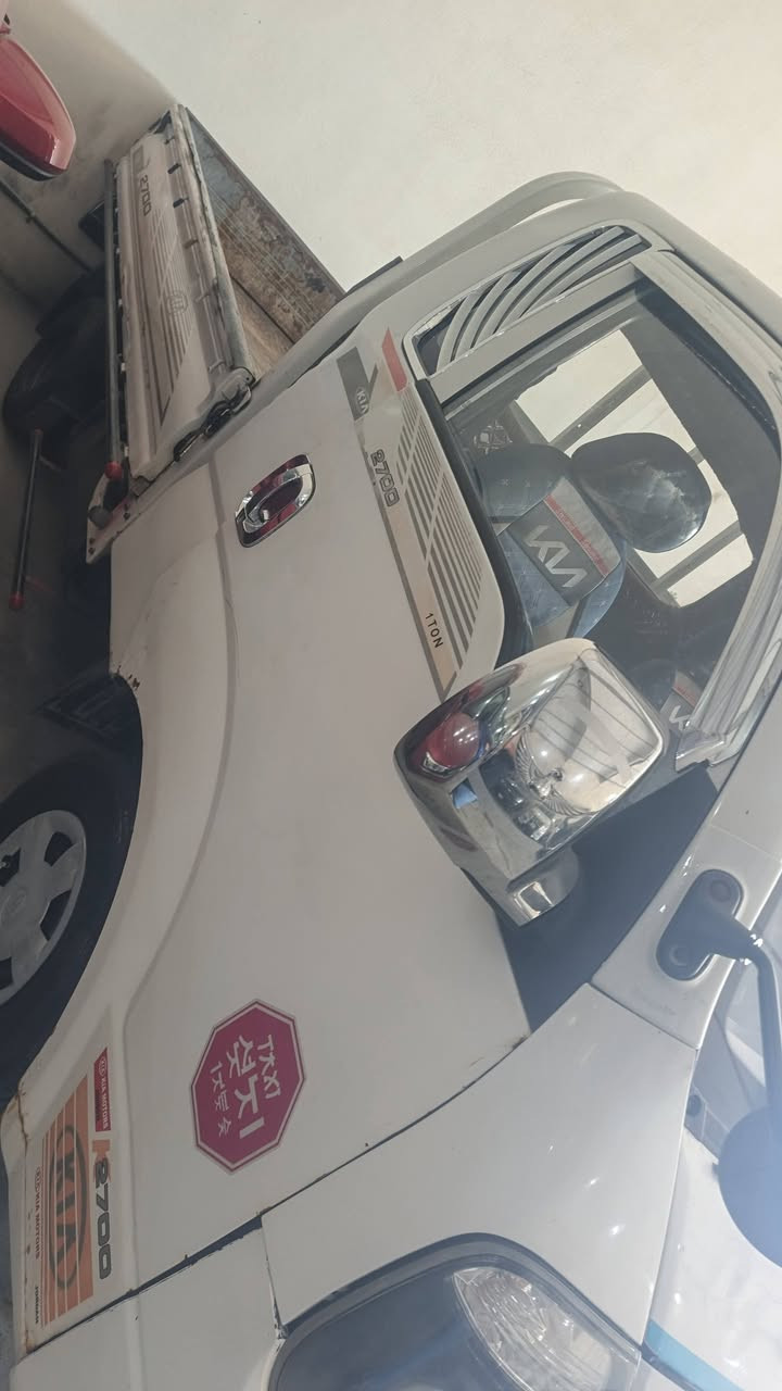 السلام عليكم كيا حمل 2700 موديل 2011رقم اربيل تحويل مباشر كير محرك صدر تخم تاير باتري كله جديد نقص بس تبريد مكاني ديالى بعقوبة السعر 70او بيها مجال الاستفسار اتصل ***********
