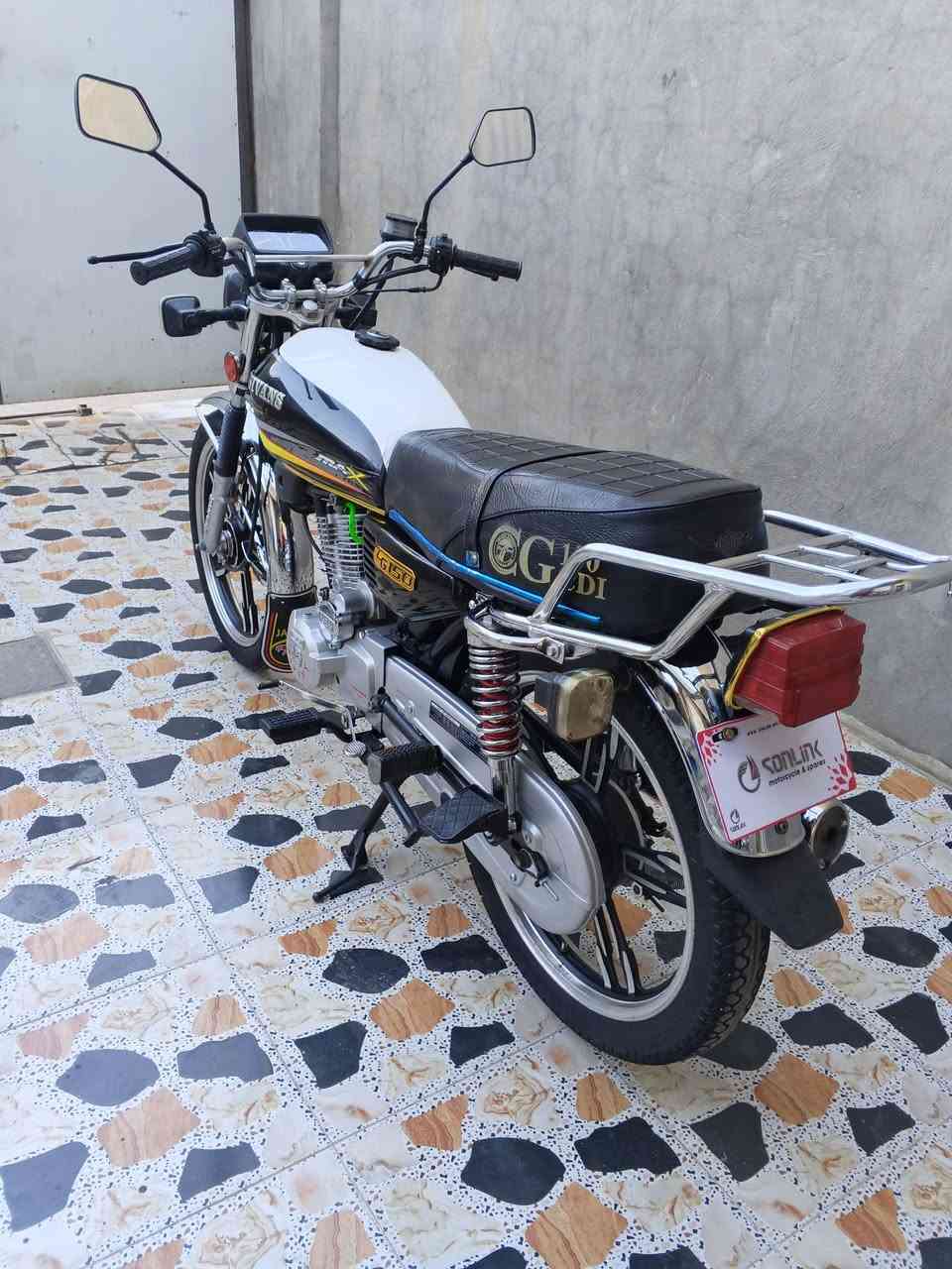 دراجه نضيفه اخت الجديده موديل 23 زيرو مناقصهة أي شي محرك اخرس ورقه منفيس السعر 725 وبيه مجال بصيط جدا مكاني الرمادي التأميم رقمي ***********
