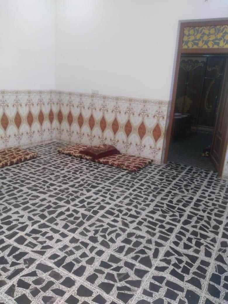 مشتمل للبيع 
في التوزيع الجديد 
البناء طابوق طابق واحد 
المساحه 125م
شارع 15
مكون من استقبال +غرفه+مطبخ +صاله+ حمام
الارضيه كاشي مرمر اي نقص مابيه 
السعر /77 بي مجال للشراي
الهاتف/ ***********
الهاتف/‏‪***********‬‏
