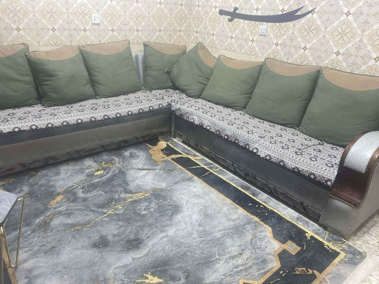 عندي غرفه ٦قطع نضيفه وثكيله ب٥٠٠ وكاونتر ٣قطع مع ملحق مرمر ب٤٠٠الف مع مكناسه كهربائيه ب٢٠الف مع جربايه خشب صاج مغلفه بجلد مع الدوشك ب٧٥الف مكان حي الجهاد للاستفسار ***********
