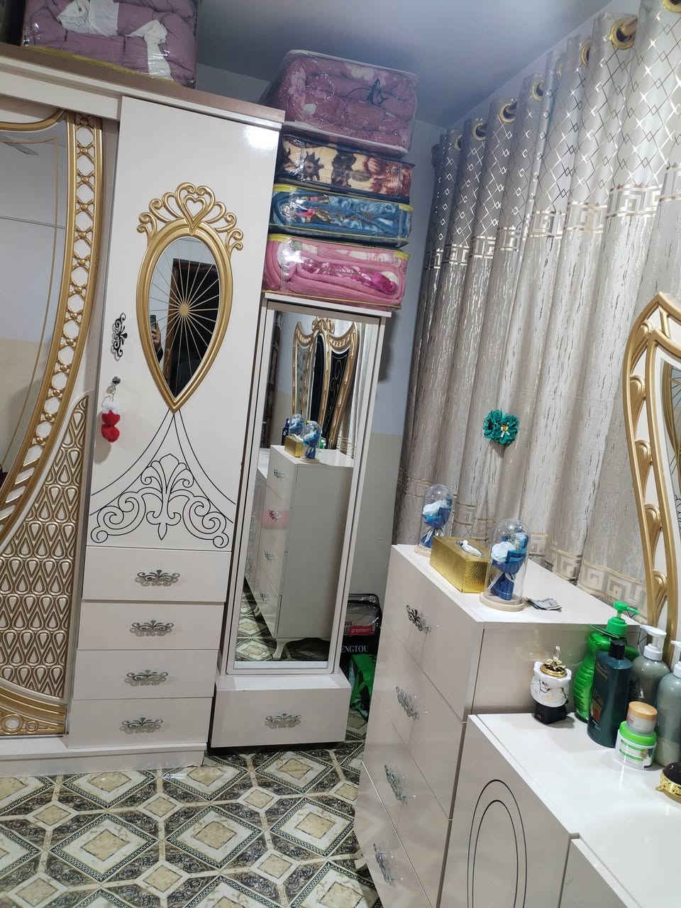 السلام عليكم
غرفة خشاب للبيع 7 قطع غرفة نظيفه جدا  أبوب الكنتور الوسط سلايت مثل مموظح بالصوره
السعر 750 وبيه مجال
في راوه حي القادسية
للاستفسار ***********
