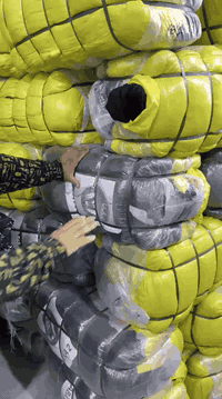 باله جبه وبشت مخبوط كويتي قياسات نسائيه مختلفه تعد من 70لا 80قطعه وكله صيفي فلس ونص بايعه 160وتوصيل مجاني باله تخبل ونضافه وسواد مال رزق الاتصال على الرقم وات ساب ***********
