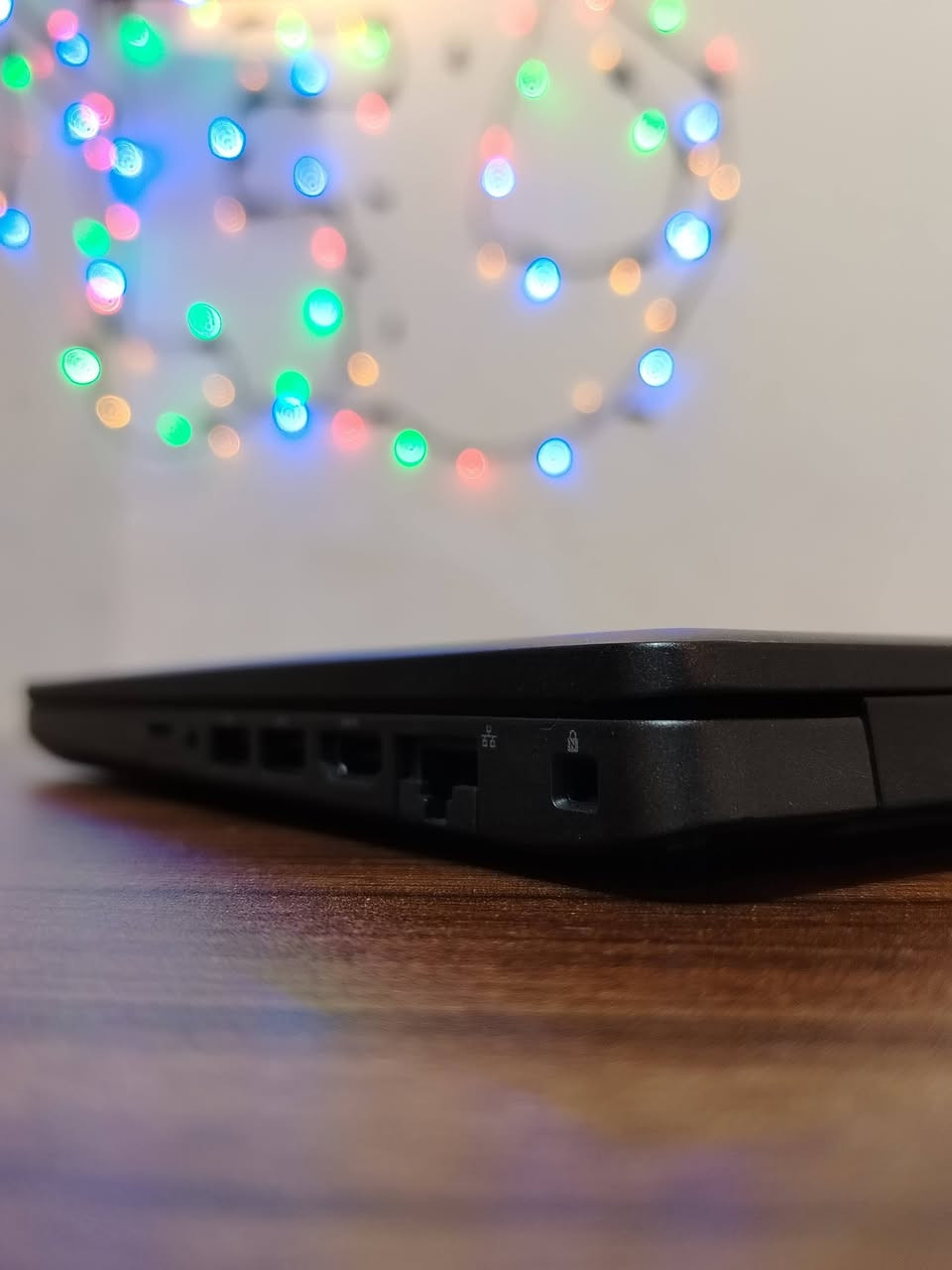 السلام عليكم لابتوب DELL معالج i7 جيل حديث للبيع .
اللابتوب جدا نضيف وادائة قوي ومواصفاته جدا عالية يفيد الي عنده دراسة او العاب او تصميم او غيرها من الاستعمالات.
المواصفات :
المعالج intel cori 7
الجيل : الثامن
كرت الشاشة : intel UHD GRAPHICS 
الرام : 8GB DDR4 
الذاكرة ( الهارد ) : SSD 256GB  M.2
الشاشة : حجم 14.3 حوافها جدا ناعمه دقتها  تشغل 4K ضد التوهج ips فدشي كلش راقي.

المميزات:
اللابتوب جدا سلم ووزنه خفيف 
كيبورد ليزري
الشاشة حجم 14.3 بحواف ناعمه جدا.
اللابتوب جيل حديث ومعالج i7 احسن فئة بالمعالجات .
منصب عليه وندوز 11 برو مفعل مدى الحياة.
منصب عليه اوفس مفعل مدى الحياة .
كيبورد عربي انكليزي ليزري .
كامرة امامية جدا واضحه.
سماعات ستيريو .
بطارية اللابتوب ليثيوم تطول وياك بالاستعمال المكثف اقل شي 4 ساعات
المنافذ :
منفذ الشحن
منفذ التايب سي للبيانات
منفذ HDMI
منافذ USB ومنفذ Aux

الملحقات :
ملحقاتها كله كاملة وجديدة غير مستخدمة لان ماصارلي فترة بسيطة جدا من اخذته.
شاحنة اللابتوب اصلية مختومه من شركة DELL  .
جنطة اللابتوب ماركة اصلية وبعدهي جديدة مامستعمله ابدا .

اللابتوب كلش نضيف ومواصفاته قوية ومحترمه وتصميمه سلم ومرتب .
ومابي أي نقص كيبورد سماعات انترنت شاشة كامرة كله شغال وممتاز ومابي اي نقص من اي ناحية.

السعر : 325 الف وبي مجال قليل .
مكاني النجف 
واليريده توصيل هم موجود ان شاء الله

***********

(لابتوب DELL جيل حديث العاشر حسابة لابتوبات للبيع النجف بغداد الموصل البصرة)
