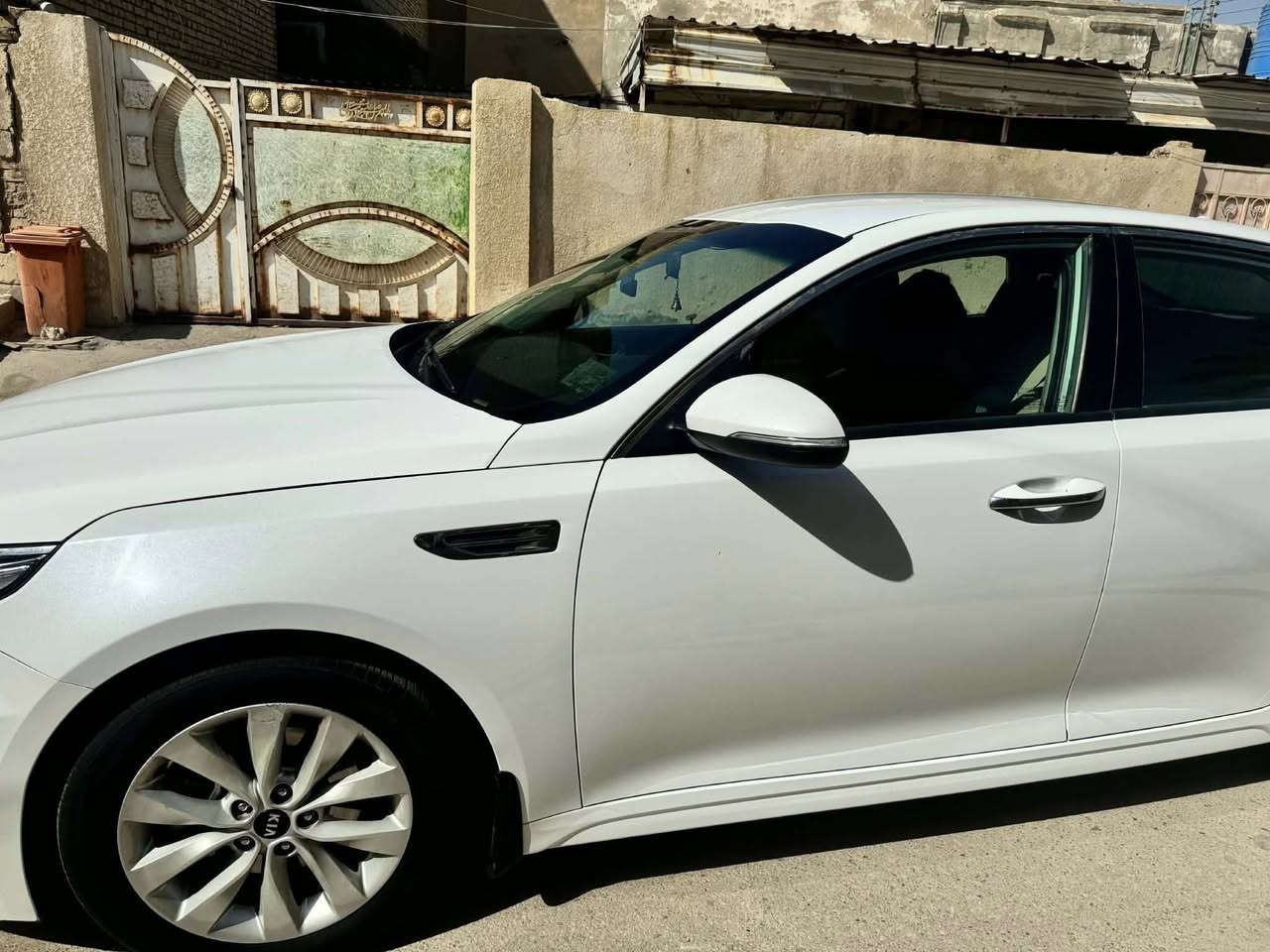 السلام عليكم 
اوبتيما 2018 امريكي محدثها 20 بجم كامل 
رقم بغداد الدولي باسمي
ماشيه 80 حقيقي
حادثها بنيد بدون دواخل كفاله عامه من كل النواحي فقط البنيد مبدل الشراي يتصل وبخدمته السعر 155 وبيها مجال
 مكان السياره ناصريه قلعه سكر 
***********
