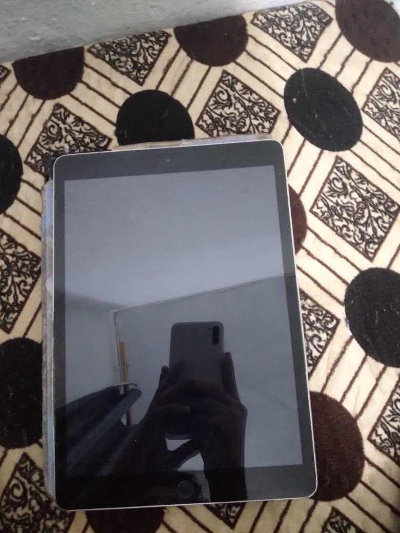 ايباد ٩ ذاكره ٦٤ بطاريه ٨٩مكاني نجف ناحيه العباسيه  *********** اتصال واتساب متوفر
