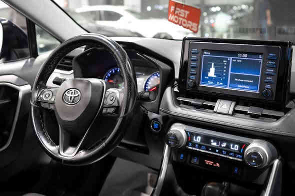 کوردی /عربی 
*********
دروستكراوي : Toyota
مۆدێل : RAV4  XLE
ساڵ :2019
بزوێنەر : V4 
بگۆری بزوێنەر : automatic 
سوتەمەنی : بنزین 
دۆخ : بەکارهاتوو
ماوەی ڕۆشتوو:80 mile 
نرخ :  19200$
تابلو ئوتومبێل : اربیل 
***********
النوع: Toyota 
المودیل :  RAV4 
سنة: 2019
المحرك : V4 
ناقل الحركة: automatic
نوع الوقود : بنزين 
الحالة: المستخدم 
عدد اميال :80 mile 
السعر:  19200$
رقم السیارە:اربیل  
**********
0751 2004 377
0750 397 7815
عنوان : اربيل ترافك لايت مخمور قريب من معمل بيبسي أربيل
