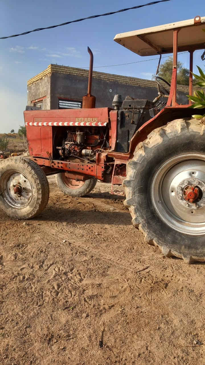 يالله خوان سلام عليكم بلاروس نظيف لبيع معه لمعدات لبيع رقم ***********   ،،***********٥ وسنويه  كير اكسن محرك كفاله عامه  تايرات نظاف  مكينه خير من الله كهربايات  مكينه   شد وكرب  ليريد نظيف يتصل وتساب خاص  عله لخط  لمكان لناصريه لصلاح
