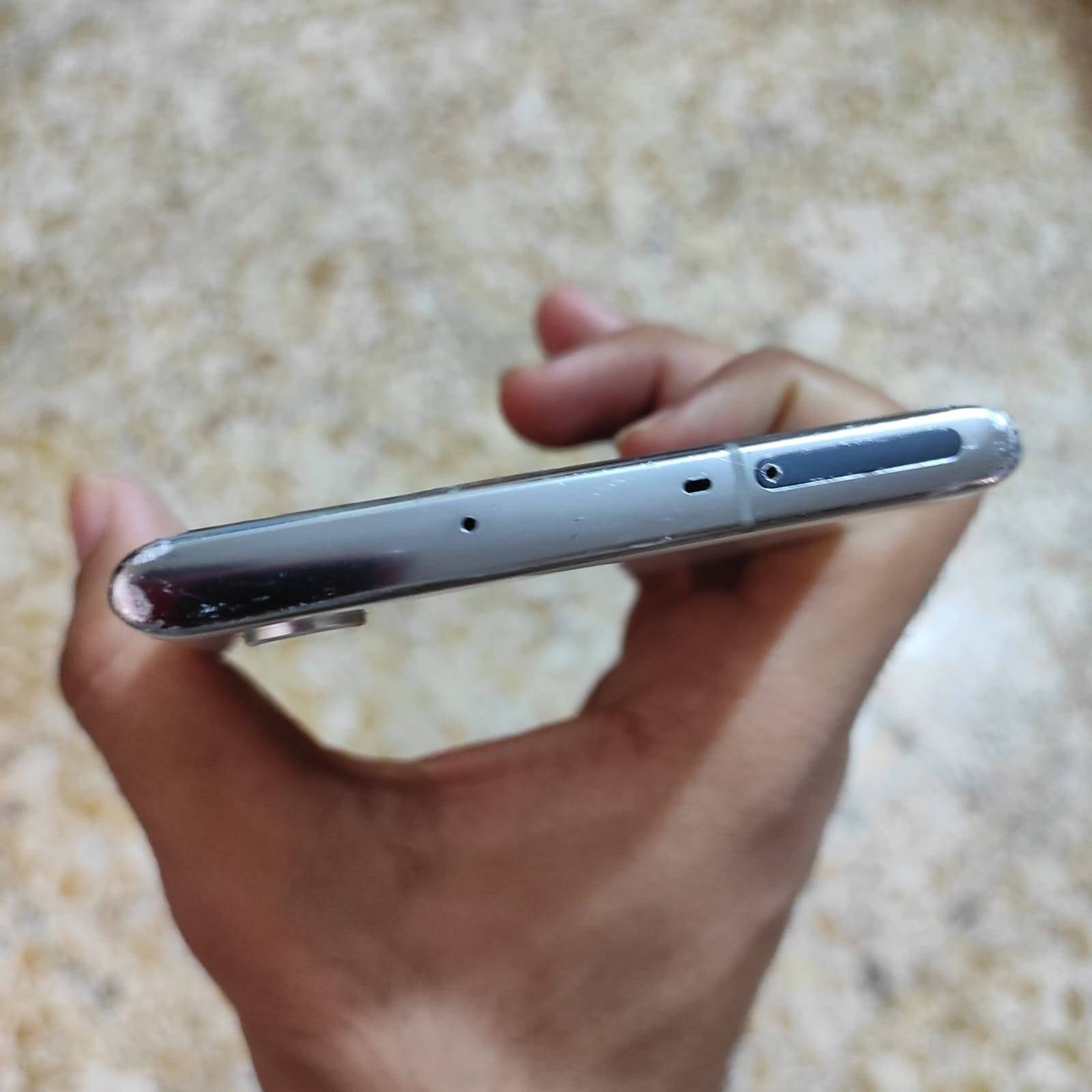 نوت 10 بلاص ذاكرة 256 بي فطور بل شاشة جهاز فول سعرة 230 الف وبي مجال او مراوس
مكاني ....بغداد .... بشعب ...حي اور 

 رقمي...*********** وتساب مازنجر
