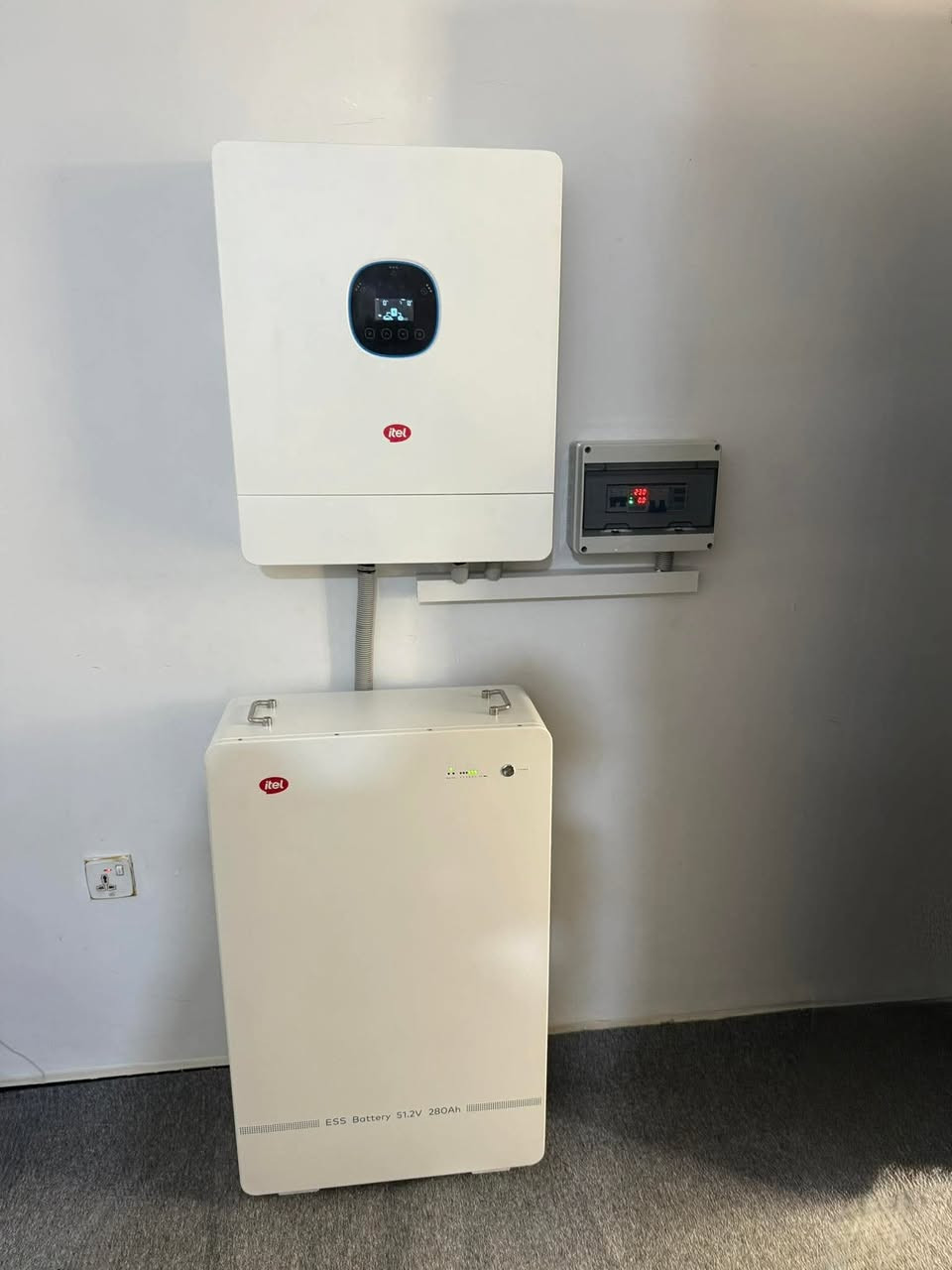 تم بعون الله تنصيب منظومة  طاقة شمسية  في قضاء طوز خورماتو  بواقع (10) امبير نهاري و)(14) امبير ليلي 

تتكون المنظومة من :-

1- الواح نوع لونجي (615) واط عدد (5) الواح  ضمان (10) سنوات 

2- انفيرتر (6)كيلو واط 
ضمان (1) سنة نوع  (  ايتل) 

3- بطارية ليثيوم نوع ( ايتل   ) 
 (14.24) كيلو واط (51.2) فولت
  ضمان (5) سنوات

4- بورد مع قواطع AC و DC مع اسلاك الواح 6 ملم DC
ومن الله التوفيق 

***********
***********
