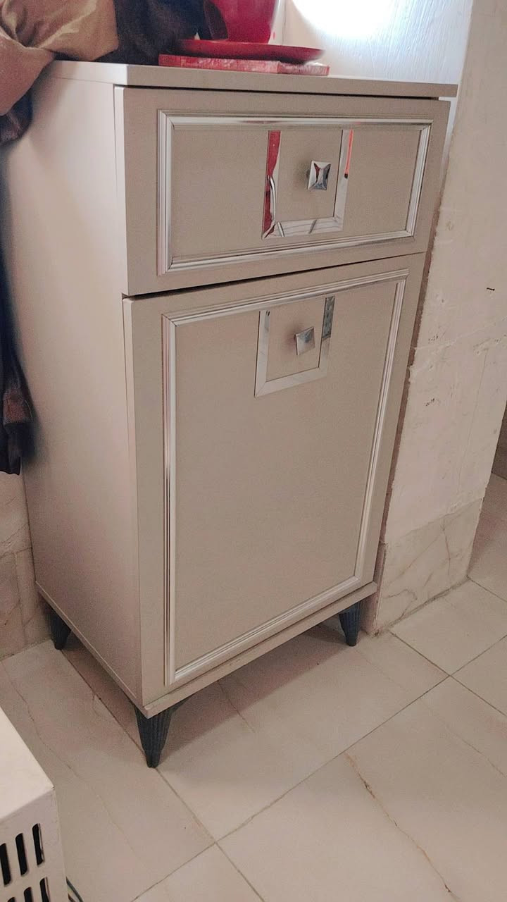 غرفة نوم للبيع اخو جديد 10 قطع قليل مستخدم سعرهه 900 وبي مجال قليل


**إذا كنت صاحب هذا الإعلان وتريد حذفه لأي سبب، رجاءا أرسل رسالة إلى الدعم الفني**