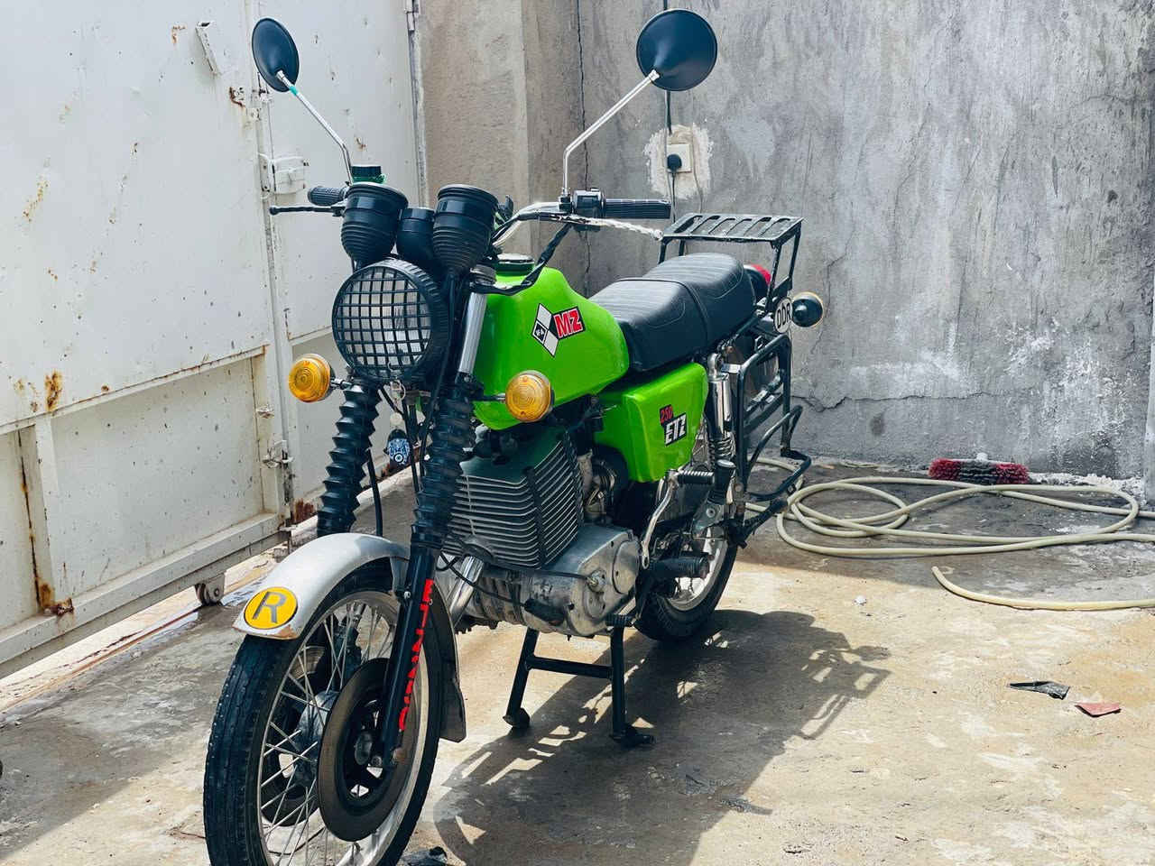 سلام عليكم ماطور  للبيع اصولي رقم وسنويه تحويل ثاني يوم كلشي ما ناقصه شاصي مابي قطره لحيم فقط الخشم مكينه تجفيت جديد  كصه 5 كهربايات كله شغاله
مكاني واسط عزيزيه 
***********
