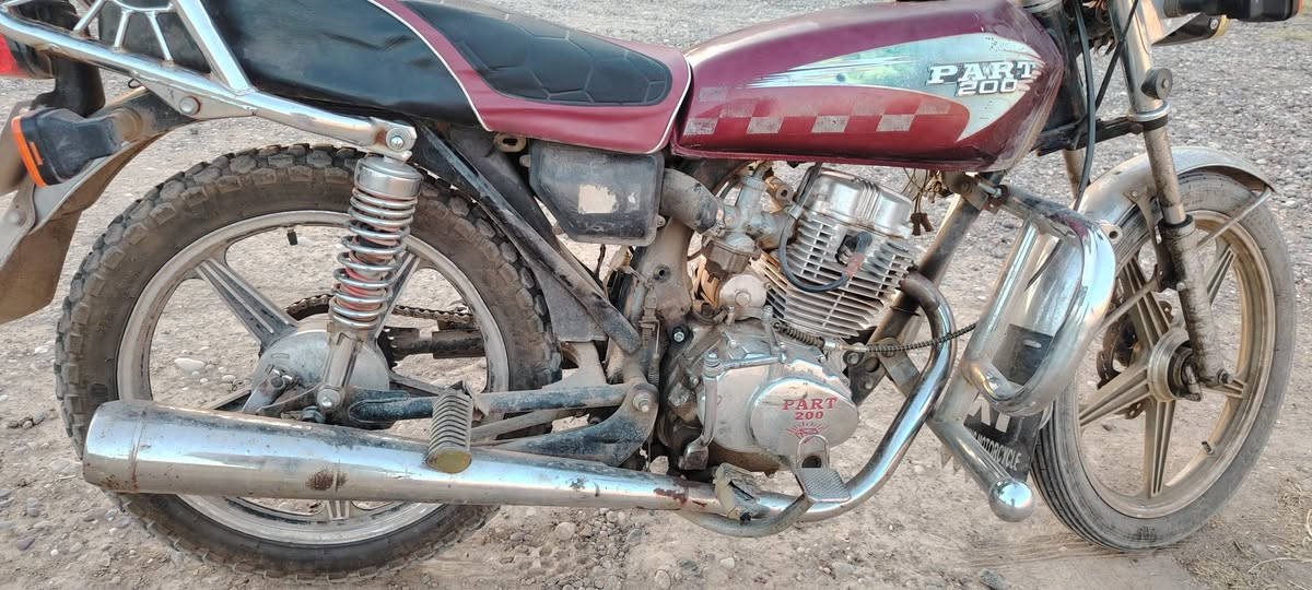 السلام عليكم  موطور بارت 200
محرك 150cc💯
#5كير نشاط فول 🔥
كهربائيات سلف كلو شغال 
لي الا #استفسار ***********
#السعر 300بي مجال
#يرهم مراوس
