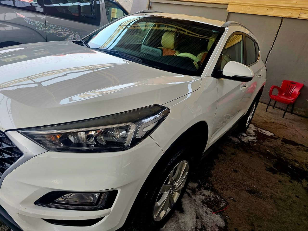 السلام عليكم توكسان جيكي م20 مكينه كير حداديه كفاله تبريد سياره مواصفات عاديه شاشه مري شفط تحكمات بيه تبديل دعاميه وجاملغ صفحه السايق وبيها بارد بل بيبان ماشر عليهن شي قليل  وتكحيل فقط رقم اربيل تريد وكاله تريد تحويل  السعر ١٧٠ وبيه مجال بصيط لاستفسار *********** او مراوس حسب القناعه مكاني حله
