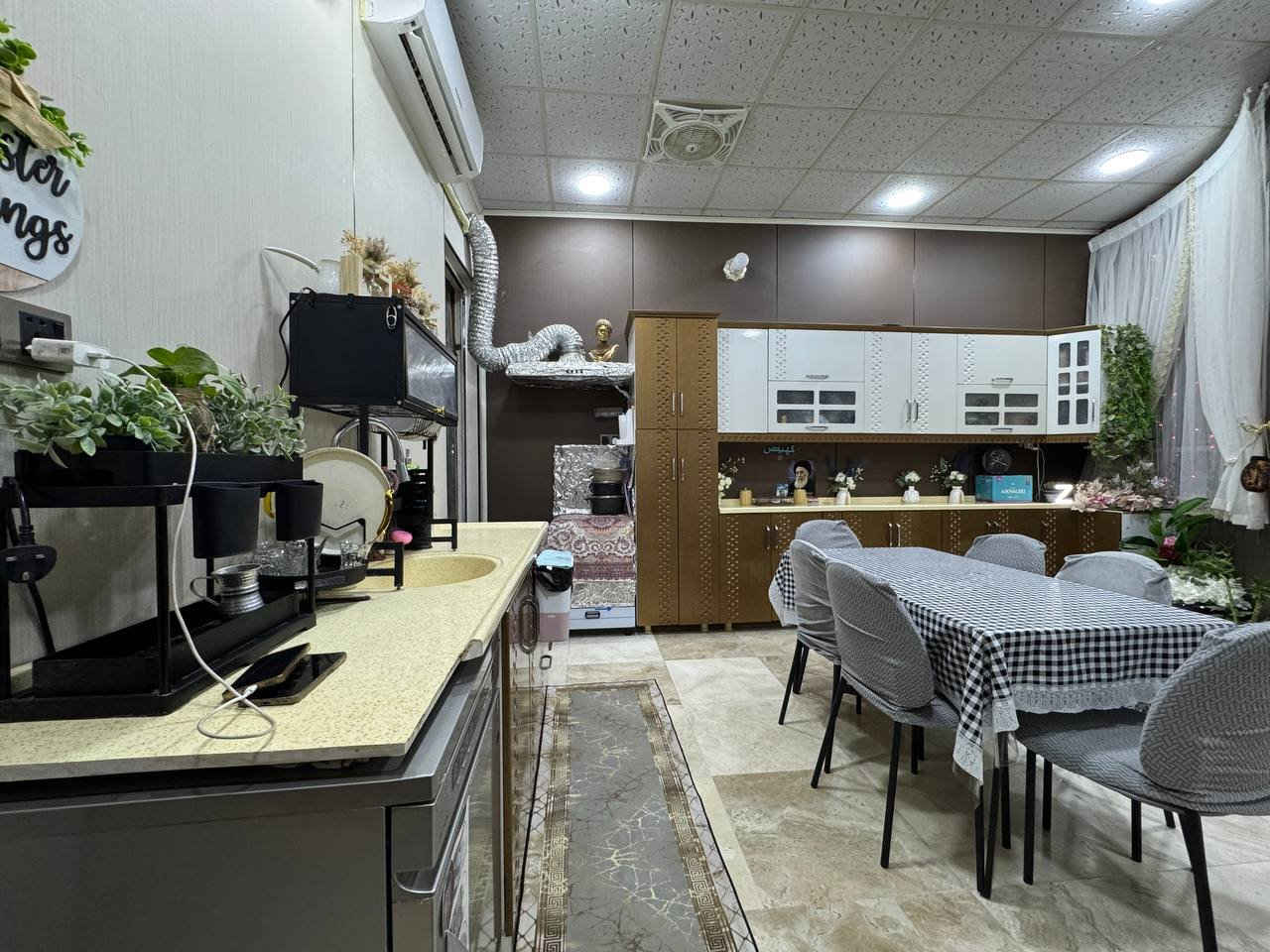 بيت للبيع 

المساحه - 250م 

العنوان - حي اور الاولى قرب دور النزاهه
تفاصيل البناء - طابقين مسلح حديث 
ط1 - غرف عدد2+صاله+استقبال+مطبخ+صحيات 
ط2 - غرف عدد4+مطبخ+صاله+صحيات 
البيت يباع مع الاثاث

للمزيد من المعلومات يمكنكم التواصل معنا 
على صفحة الفيس بوك ( المثنى للعقار) 
او الاتصال على الرقم التالي 
ابو سيف  ***********
*********** 
للمزيد من العروض الدخول على الرابط
https://web.facebook.com/groups/353423759199621
او قناتنا على اليوتيوب
https://youtu.be/wNJnyaBvaoU ناصرية, ذي قار
