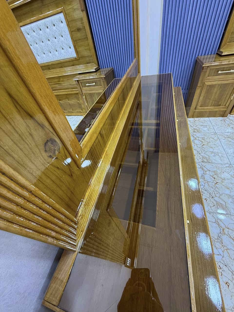 شركة الرسل للاثاث العراقي 
موديل جديد 2026
داخل وخارج صاج 
يتكون من 10 قطع 
العنوان محافظة واسط قظاء العزيزية الشارع العام مجاور محطة وقود الدرزي 
خدمة نقل والشد مجاني إلى جميع محافظات العراق 
***********
***********
