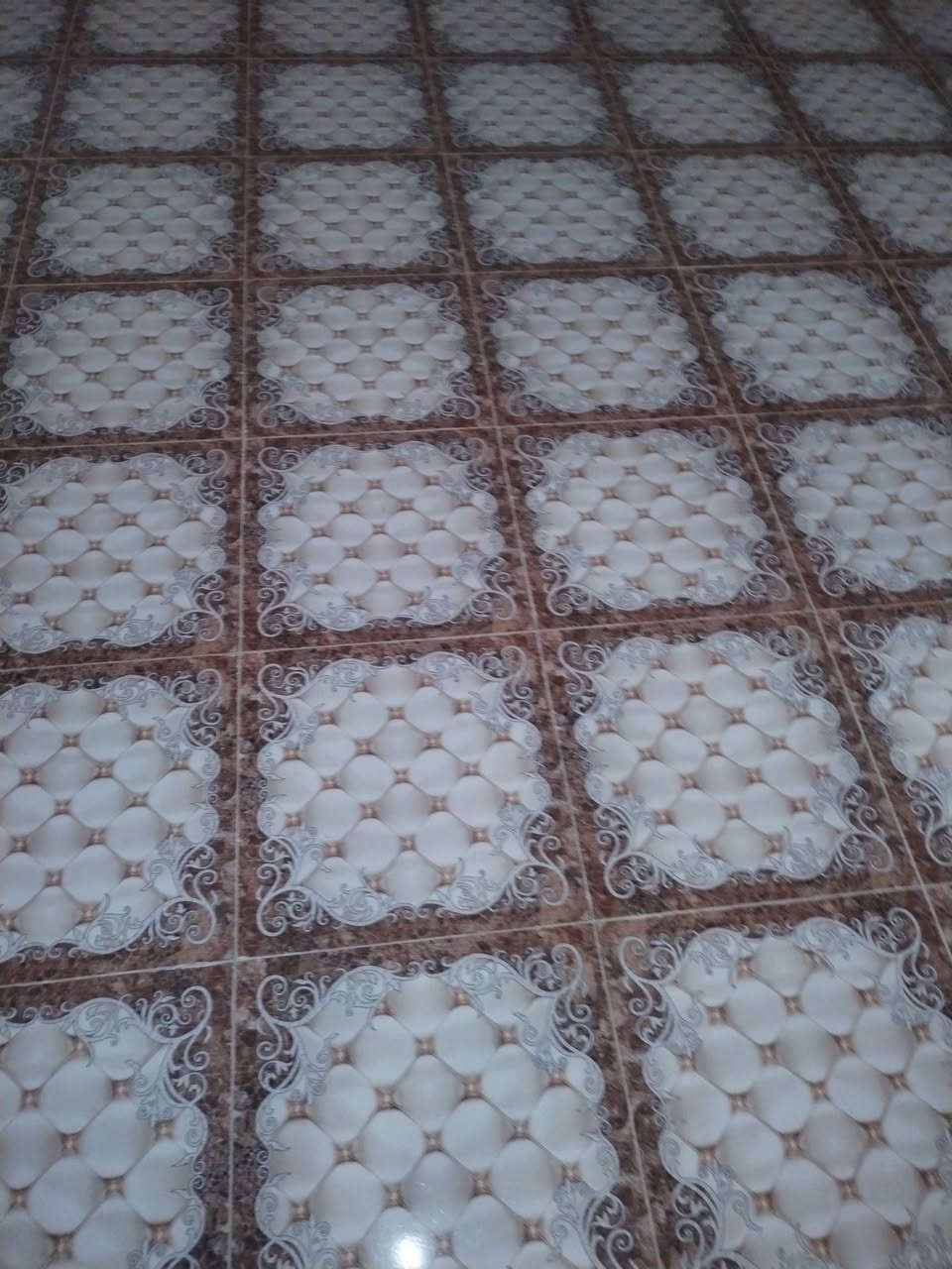 بسم الله 
متاح بيت للبيع في حي اليرموك
قرب مدرسة المستقبل 
هول ديوان كندور سيراميك مثل ماواضح بالصوره
والباقي صب خشن طابو مساحه 600 م 
تفاصيل اكثر الاتصار بالرقم ***********
