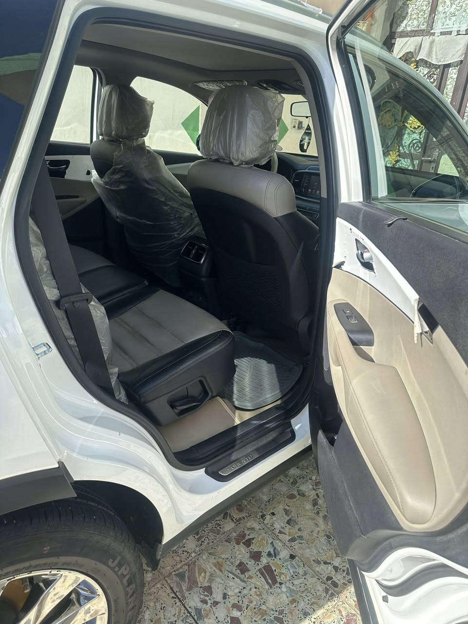 السلام عليكم سورنتو للبيع 20 فول دفع رباعي هاتف ***********
