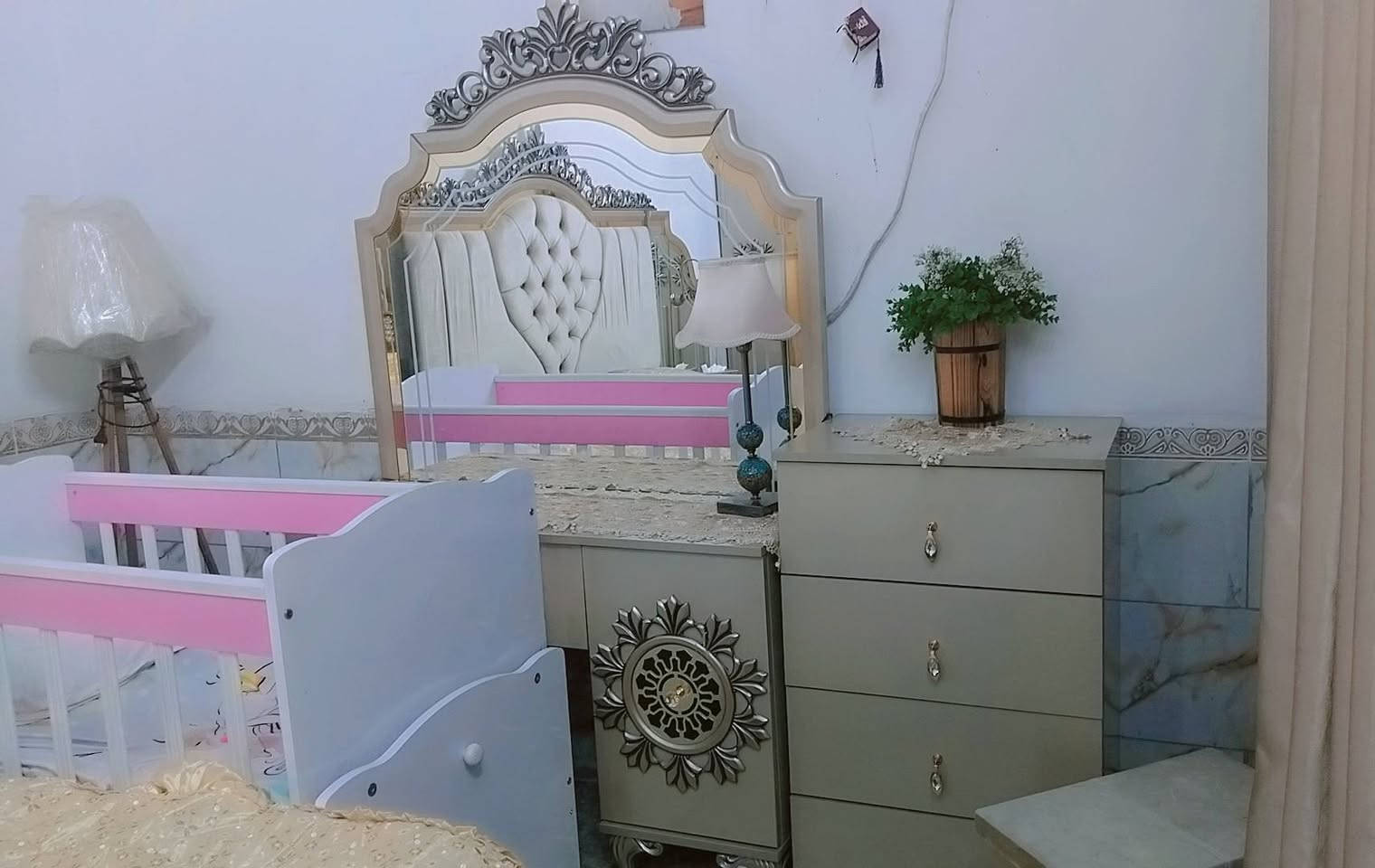 غرفة ثقيله جدا تركي درجة أولى كبيرة حجم نظيفة جدا ٩ قطع كومديات ٢ وسرير وكنتور٦ابواب وشازلون وطابورية وميز تواليت ومراية ديكور سعر مليون ٨٥٠ فديو ع خاص مكان في بغداد البلديات


**إذا كنت صاحب هذا الإعلان وتريد حذفه لأي سبب، رجاءا أرسل رسالة إلى الدعم الفني**