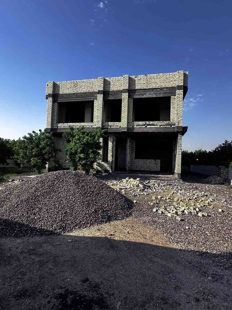 دار للبيع 

عنوان : شاطئ التاجي الشيخ حمد (الحصيوة)

نوع التملك :ملك صرف 

مساحة الارض :دونم 

بناء هيكل :300م طابقين 

- [ ]  طابق اول 

-صالة

-مطبخ

-هول داخلي 

-غرف نوم عدد (2)

-ملحقات

- [ ] طابق ثاني 

-غرف نوم عدد (4)

ملحقات 

اتصال اواتساب : *********** _ ***********.. 📞
