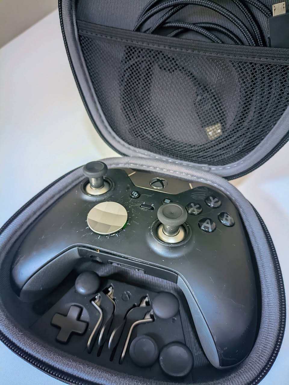 سلام عليكم يده xbox elite1  وياها كل ملحقاتها  السعر 50


**إذا كنت صاحب هذا الإعلان وتريد حذفه لأي سبب، رجاءا أرسل رسالة إلى الدعم الفني**