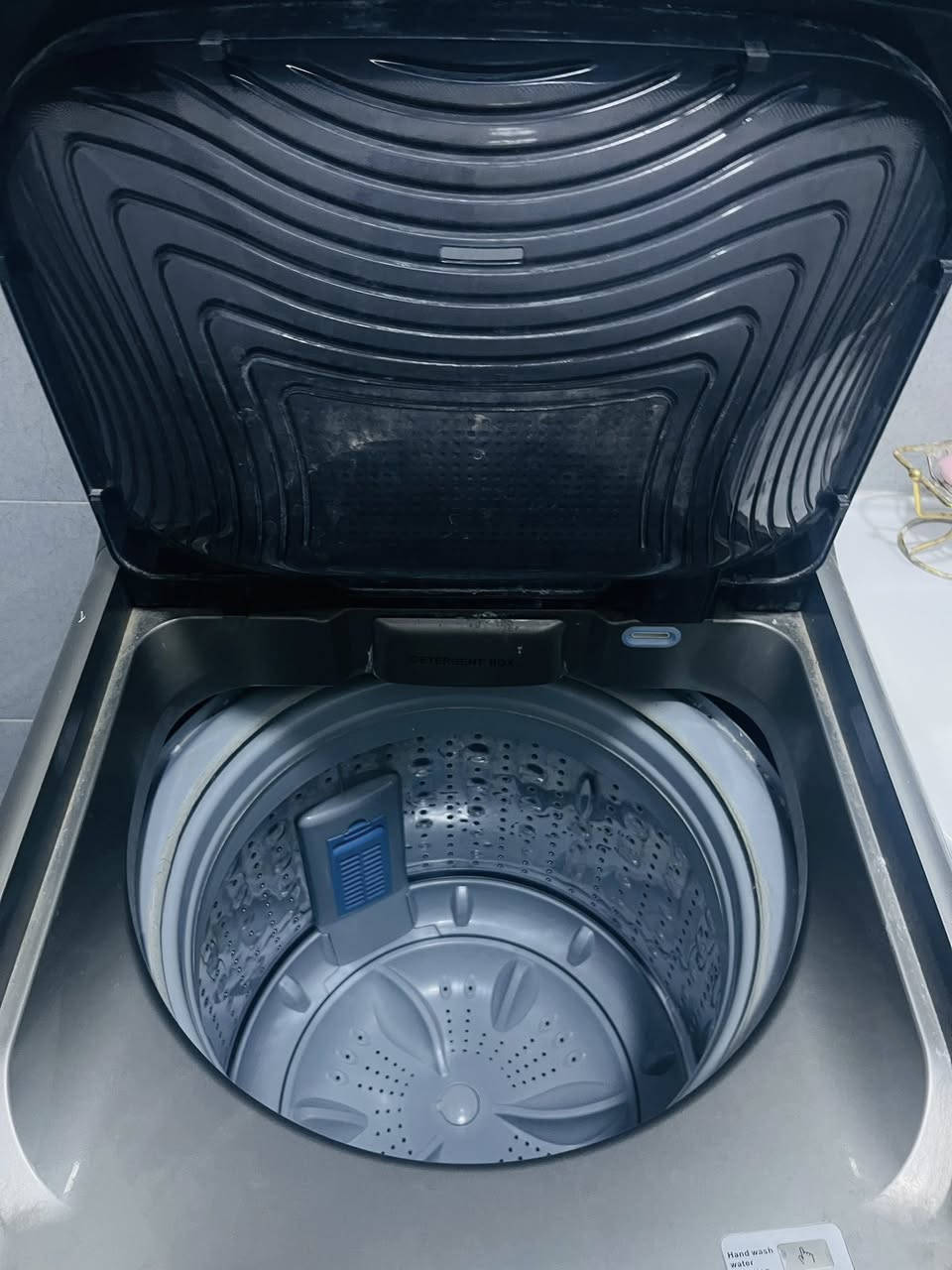 السلام عليكم 
غساله اللكترونيه للبيع جديده صار شهر من اشتريناها بس الحجيه بالبيت ماتعرفلها وتعاني منها لان انكليزي 
السعر ٤٢٥ وبيها مجال عنواني الزبير 
***********
