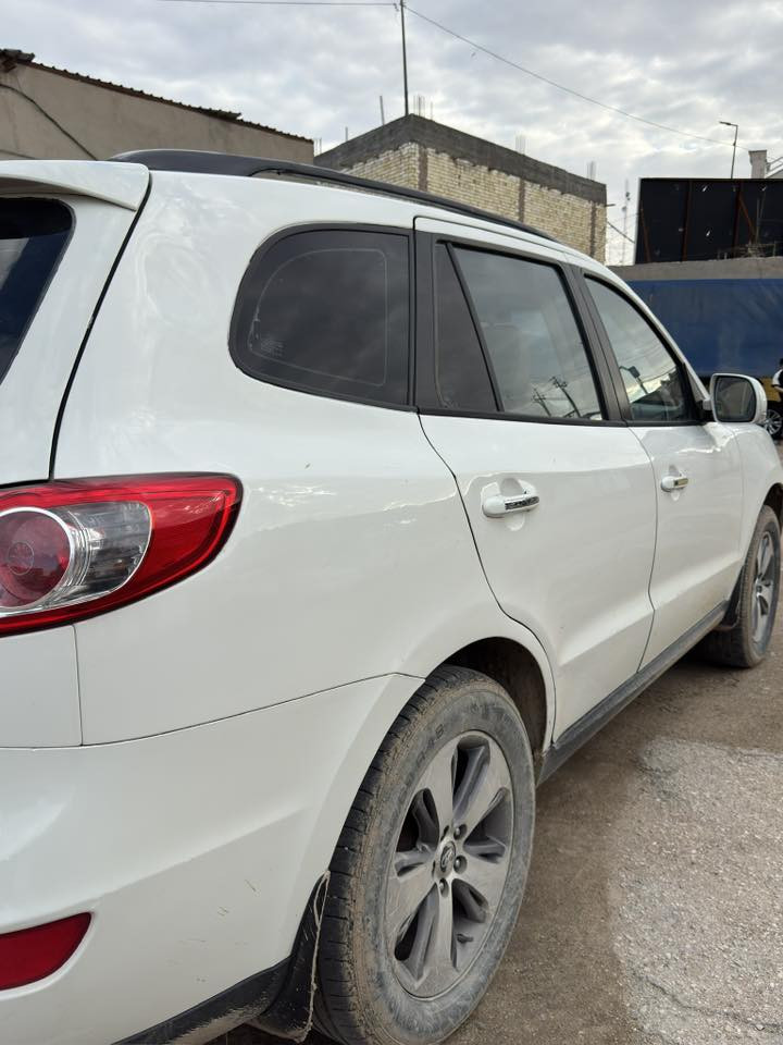 سلام عليكم سنتافي خليجي موديل 2012 مكينه أربعه سلندر سبعه راكب 3 قطع تبريد فول شرط 
بصمه فتحه قماره أربع أشاير مري شفط  مكينه وكير مكفول صبغ  جهة السايق صبغ مصلح تصليح جيد جدا كما في الصوره رقم بصره انكليزي مداور مباشر من المالك أو عن طريق الوكيل من اي دائرة مرور في العراق مكاني نجف كوفه الاتصال ‭0782 833 3354‬
السعر 120 ورقه وبيها مجال بسيط 

‭0781 083 7309‬
