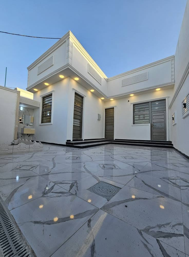 🏡 دار حديث للبيع – فرصة مميزة للسكن والاستثمار
📍 الموقع: البصرة / أبي الخصيب / محيلة
🔹 المساحة: 250 متر
🔹 نوع الملكية: طابو زراعي عراقي
🔹 حالة الدار: بناء حديث وجاهز للسكن
✨ تفاصيل الدار:
• 3 غرف نوم مريحة
• صالة كبيرة
• غرفة استقبال أنيقة
• مطبخ
• صحيات داخلية وخارجية
• كراج كبير للسيارة
• حديقة مناسبة للعائلة
💡 المميزات:
✔ جميع الخدمات متوفرة (ماء، كهرباء، مدارس، أسواق)
✔ موقع هادئ ومناسب للعوائل
✔ تصميم عملي وحديث
📞 للاستفسار: *********** البصرة, العراق
