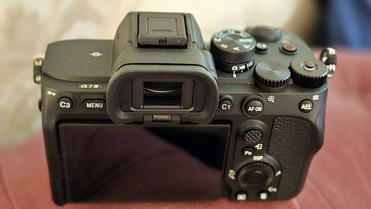 السلام عليكم .. كامرا سوني a7 iv مارك فور للبيع مع الملحقات والكارتون
***********
