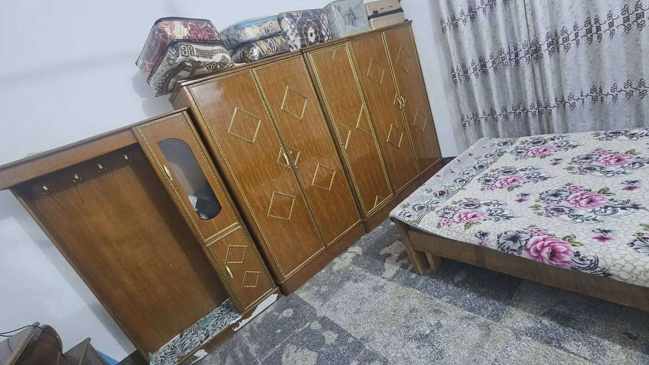 سلام عليكم
غرفة نوم للبيع اي ضرر مابيه 
بعدهي جديده المكان في كربلاء المقدسة(الاستفسار ***********)اتصال
