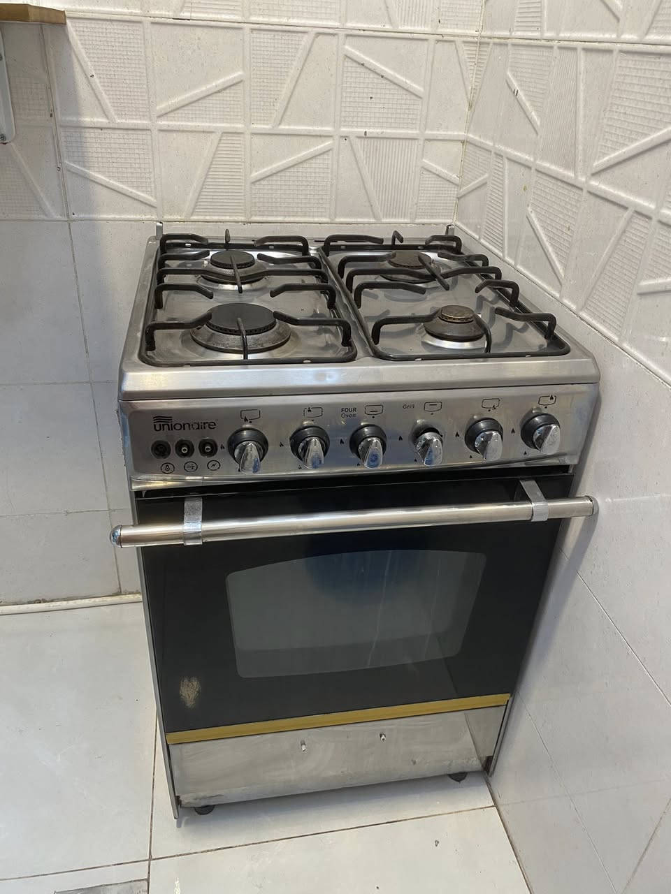 السلام عليكم 
طباخ للبيع شغال والفرن شغال سعره 150
مكاني الدوره 
***********
