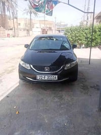 هوندا سيفك 2013 لون اسود  بيها صبغ قطعتين  باب وجاملغ جهة سايق  ايرباك...