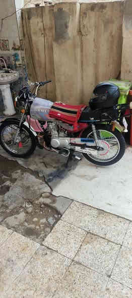 السلام عليكم دراجه لبيع نامه شلامجه  تعمير كله اصلي شاصي 15 تعمير ٢٣ اوراق اصولي دراجه خير من الله لا تبخر ولا تنقص بس مبدل ولفات وتاخذهة شرط فصله طويل مكان كوت حي الجهاد قرب جامع صادق خاص متواجد  *********** سعر خاص
