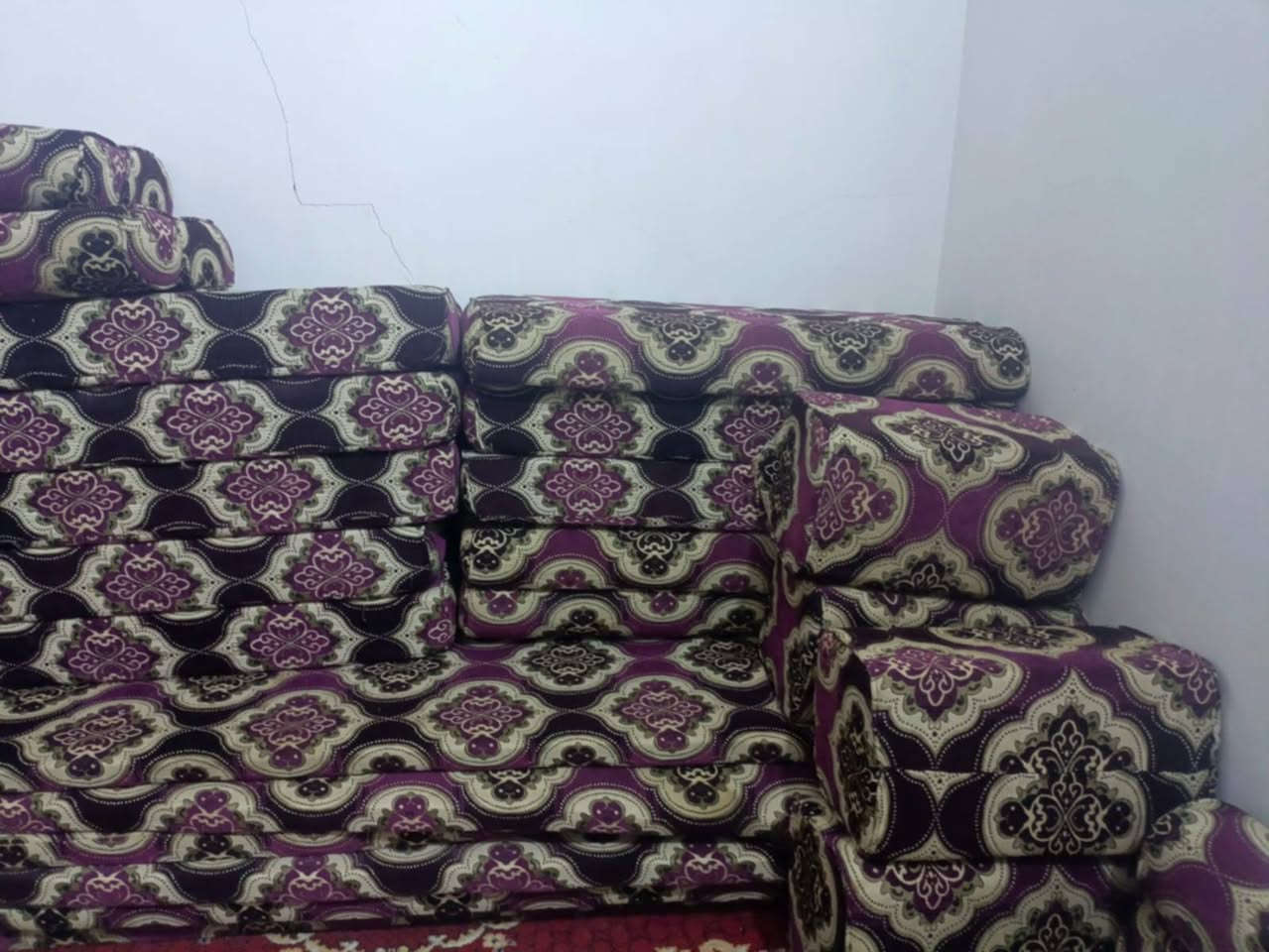 ديوان نضيف وميز نضييف
***********
