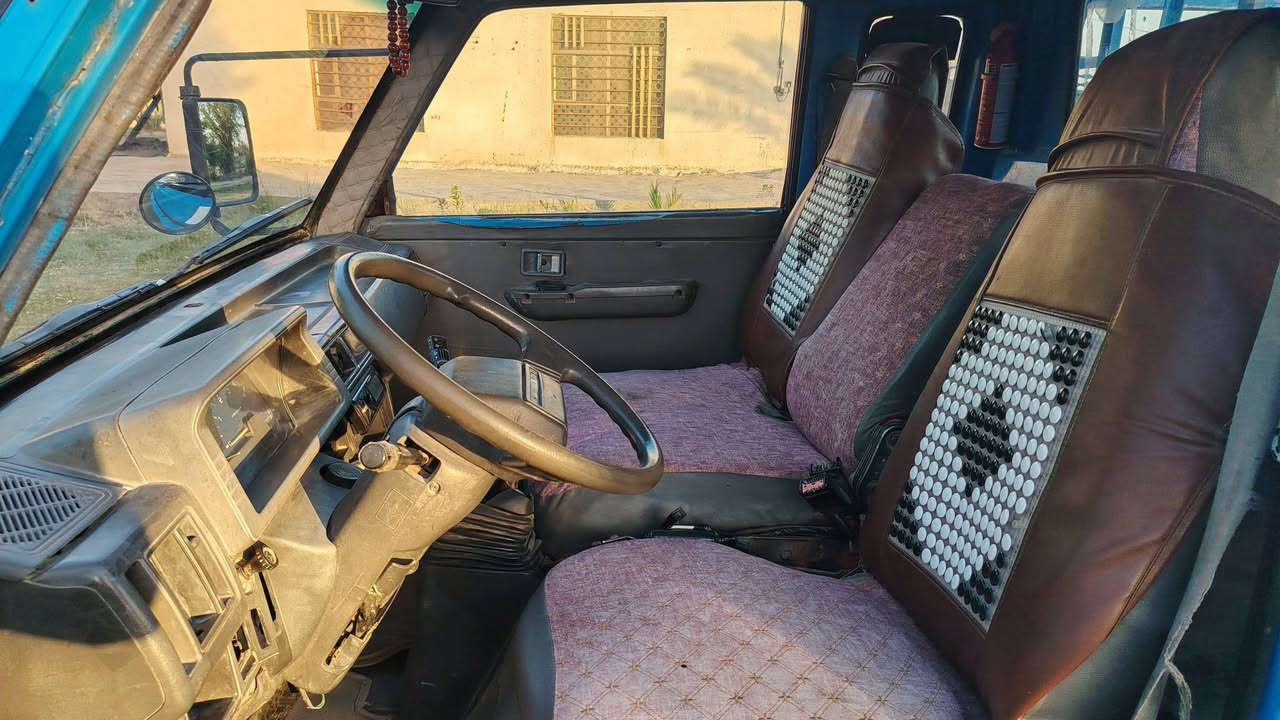 السلام عليكم سياره كيا موديل ٩٤
مكينه ضعيفه وكير جديد حداديه هستوني مسويه من دبلات طوب روس ارواط مشط جديد باتري جديد كهربائيات 
كله شغاله عالي ناصي أشار دشبول كله شغال شاصي مكفول رقم شاصي واضح
تحويل ثاني يوم السعر 33 وبيه مجال
العنوان بابل القاسم البو غنام 
هاتف 📞 ***********
