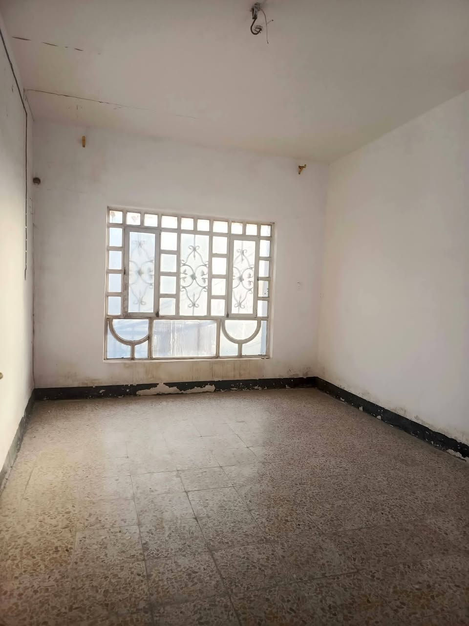 بيت للايجار حي ميسان قطاع 23 قريب شارع الكيات مساحه 50متر طابقين يحتوي على استقبال ومطبخ وصحيات والطابق الثاني يحتوي على غرفتين وصاله صغيره وصحيات 
سعر الايجار 250الف كل شهر بشهره واصل ماء وكهرباء 
للاستفسار  الاتصال او واتساب *********** 
او مراجعه مكتب ألروان للوساطه العقاريه والمقاولات العامه 
((عنوان المكتب حي ميسان ع الشريط قرب صيدليه الشراع مقابل الاستداره مباشر ))
عندك بيت عرصه للبيع راسلنه وات ساب وتدلل
#النجف #الكوفة #حي_ميسان #عقارات #ايجار #رهان #بيع #شراء #العراق #مكتب #محامين #مبادرة
