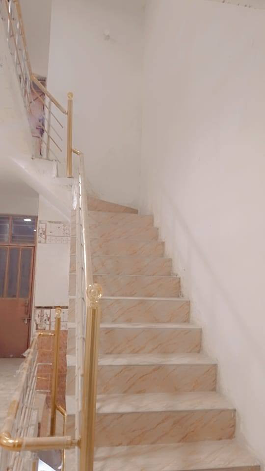 السلام عليكم
يوجد دار للبيع مساحته ١٢٠متر يحتوي على ٣ طوابق بناء حديث سنه ٢٠٢٢ واجهه ٦ _نزال ٢٠
العنوان: الشعب_سوق شلال_ الفلكه الثانيه_ محله٣٣٥_ زقاق١٧_دار٣
للتواصل او الاستفسار الاتصال بالرقم:***********
