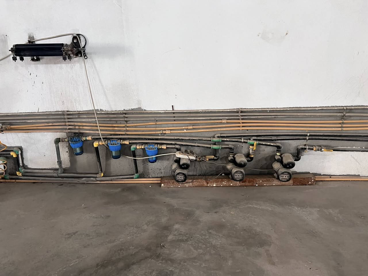 � فرصة استثمارية مميزة 🔹

جملون حديث ومتكامل يحتوي على:
✅ أجهزة غسل متكاملة
✅ جملون مخصص للتخزين أو قابل لمشاريع أخرى
✅ كوفي مجهز
✅ صحيات جاهزة

📐 المواصفات:

 • الواجهة: 18 متر
 • النزال (العمق): 38 متر

📍 الموقع:
مجاور ملعب الحلابسة – قرب بيت الرئيس محمد الحلبوسي
موقع حيوي ومناسب للاستثمار التجاري والخدمي

💼 المشروع معروض للبيع أو الإيجار
فرصة لا تُعوّض لأصحاب المشاريع والمستثمرين.

📞 للاستفسار 
***********
