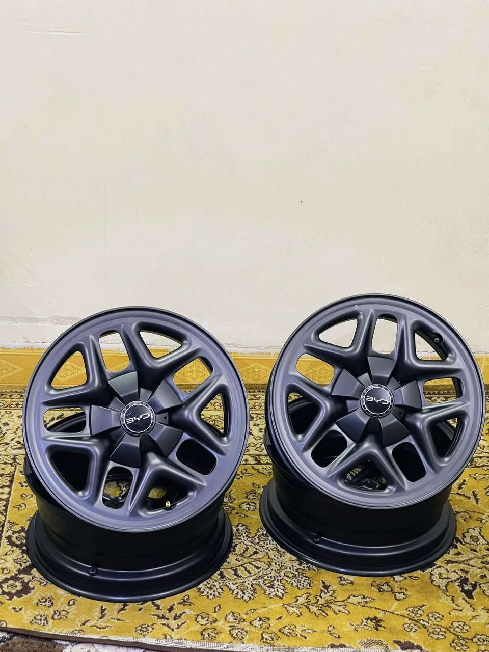 ويل كب اصلي سيل فايف مال سيارتي جديد لوك بلادي الشركه وزن ثقيل كامل
سعر الطخم 180 الف 
واذا تك ب 50 الف 
مكاني موصل الشراي خلي يتصل 
***********
***********
