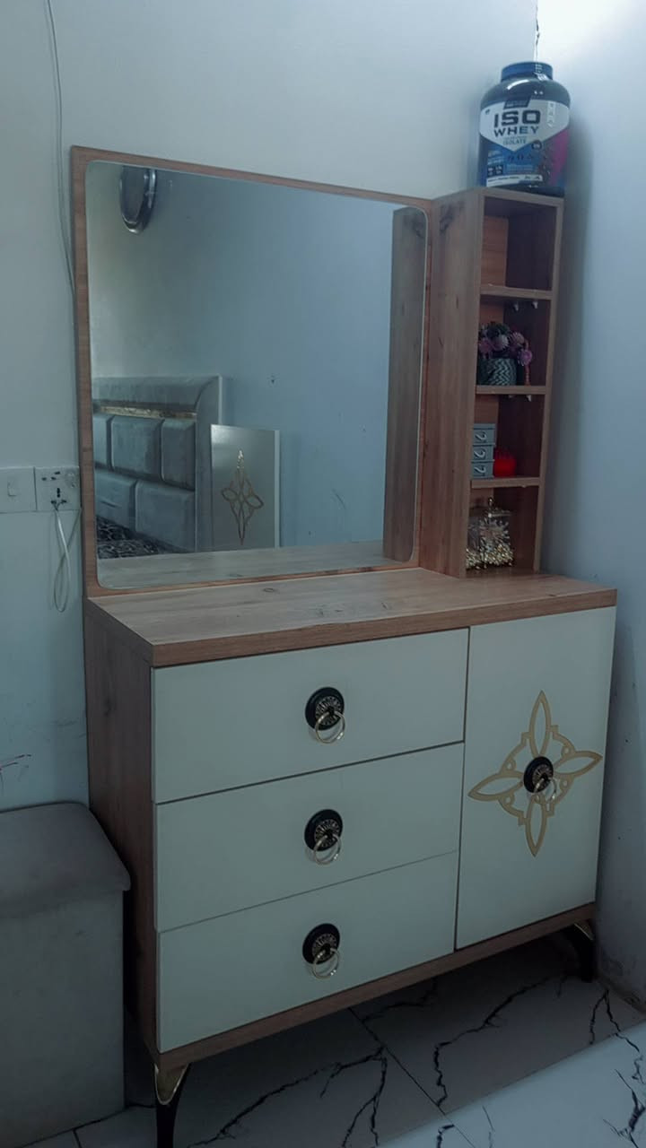 للبيع غرفه تركيه 5 قطع مكاني بابل حله حي المهندسين رقمي *********** متواجد ع فيس
