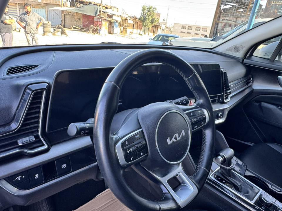 سلام عليكم سبورتج 2023
محرك 2000
سياره حلوه وجيده وضع الشركه
رقم بغداد 
جاهزه كلش 
تخم تاير جديد متخسر عليها 
مكاني ناصريه 
سعر 193

حادث كلش بصيط بدون دواخل 

***********
