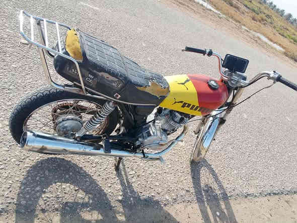 السلام عليكم  شباب  دراجه  البيع  مديل 20 كلك  محرك تايكر وبس الجنايه يعرفون نوع المحرك تايكر. مفتوح فقط والفات السعر 450 وبيه مجال الشراي  .
***********
