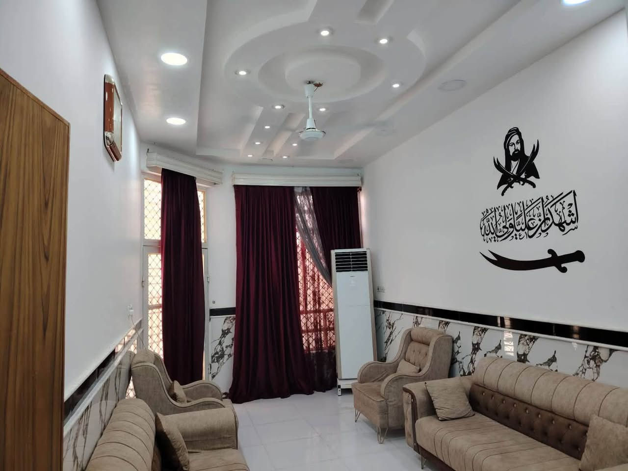 ‏سلام عليكم بيت للبيع مساحة 120 متر في حي الوحدة للاستفسار على رقم الهاتف***********
