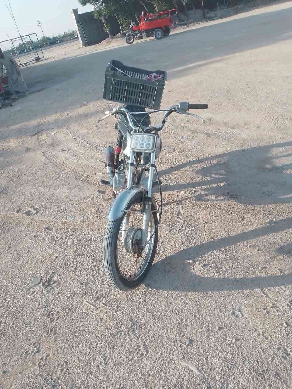 دراجه البيع نضيفه كلك مكفوله من البوكه كهربايات شغاله يراني سعر 400الف ***********
