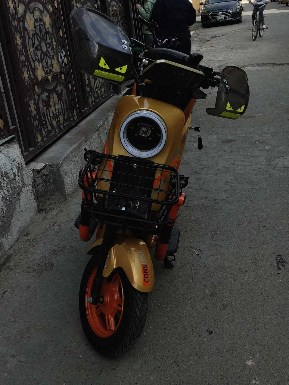 السلام عليكم دراجه X900 GT  خمس بطاريات دبل مبدل جديد الدراجه مزوده عقل وملف لو 💛ذهبي 
سعر الدراجه 
وي الأغراض  إلي  بيه 475 
بدون الأغراض 450  بيه مجال كلش قليل حك الجيه الدراجه جديده  المكان الصليخ  
رقم الهاتف ***********  يوجد واتساب  
موديل الدراجه 2025
