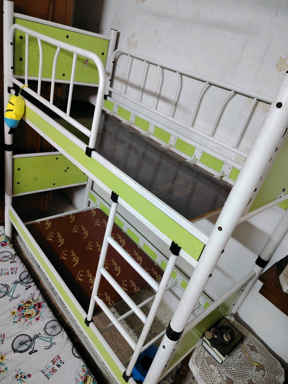 سرير طابقين نظيف جدا 