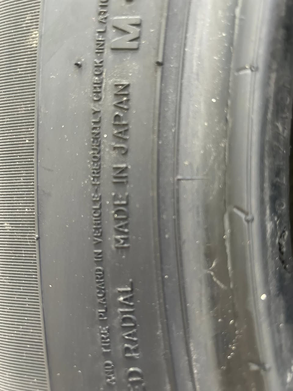 السلام عليكم توفرت اطارات دلوب ياباني حجم265/70/17 نقشة الوكالة انتاج 36/22 أسبوع يعني 23 اخو الزيرو نظافة 100/100  سعر التخم 250$
توفرت حساسات إطار فور رنر يشتغل من موديل 2020 الى2024 اصلي تالند جديد وكالة للتواصل *********** مكاني بغداد يوجد توصيل
