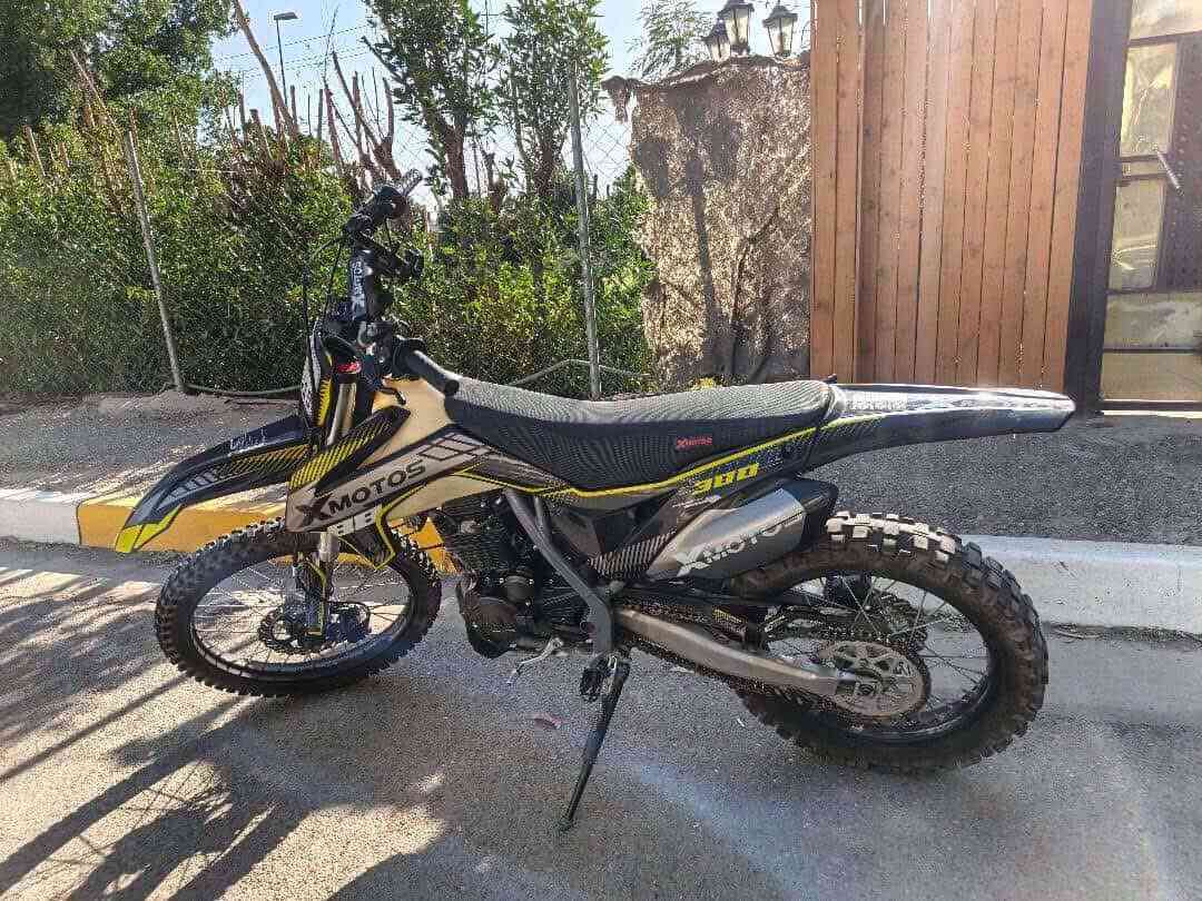 قفاز اكس موتس مرقم وباسمي دراجه نضيفه كلش وحته الهزه مالته بعدهي مخلصانه ودراجه كفاله عامه وكلش نضيفه رايده بمليونين و100 وبيه مجال ***********وتساب
