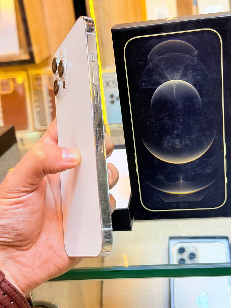 🌙🌙 عروض شهر رمضان  🌙🌙
أيفون12 برو ماكس ذاكره 256 بطاريه 88 ممبدل بي شي مع ضمان5ايام كامل ملحقاته  وتر بروف عل حاسبه كله نورمل⭕️متوفر اقصاد رافدين منصه⭕️ 
 مكاني بغداد البياع شارع 13 مركز الريس للموبايل
السعر 450 الف  
***********
